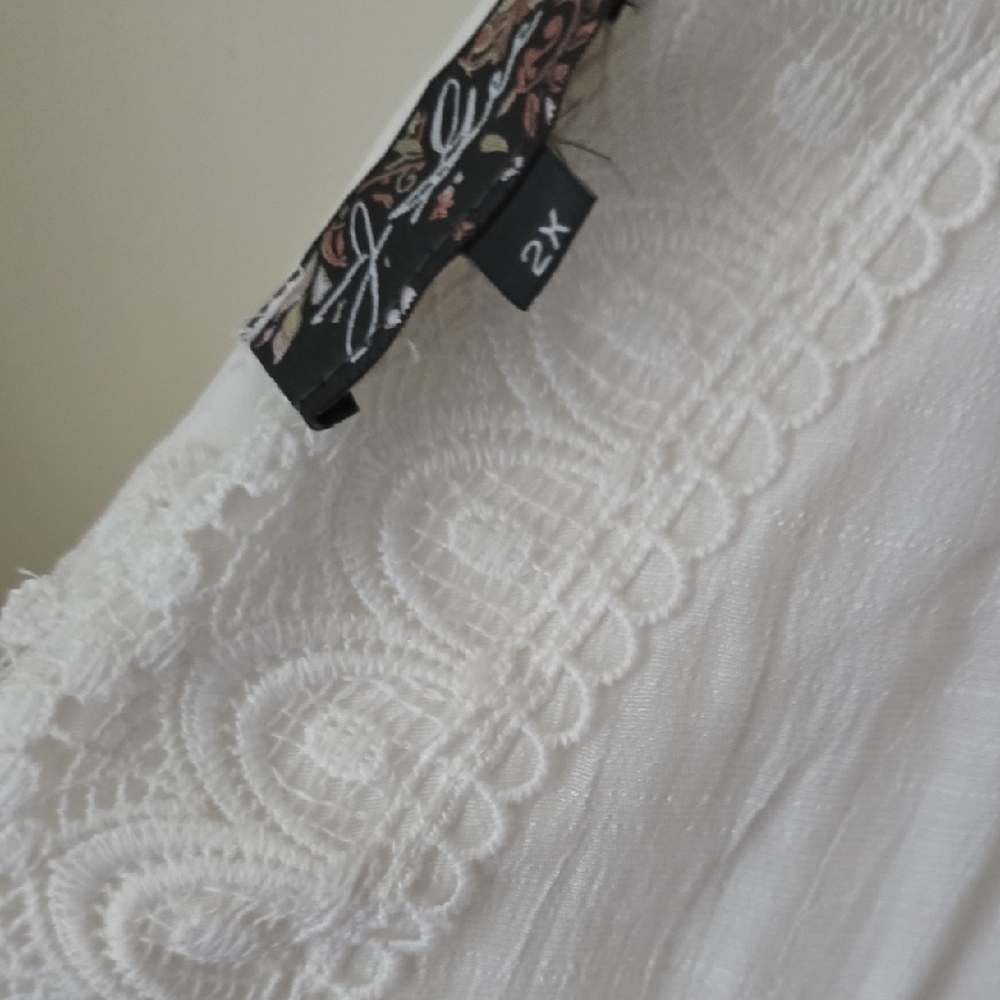 Elegant White Lace Maxi Dress - Picture 2 of 3
